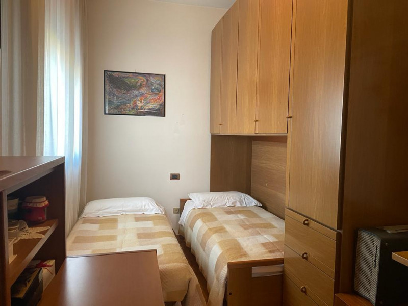 Riferimento Agenzia R541 - Situato nel cuore di Montegrotto Terme, precisamente in Corso delle Te...