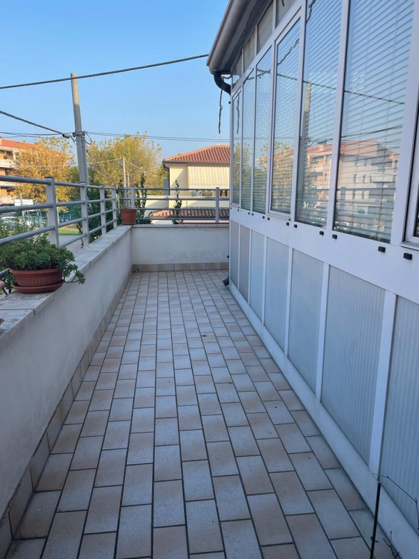 Riferimento Agenzia R541 - Situato nel cuore di Montegrotto Terme, precisamente in Corso delle Te...