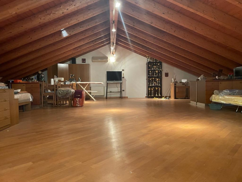 Riferimento Agenzia R541 - Situato nel cuore di Montegrotto Terme, precisamente in Corso delle Te...