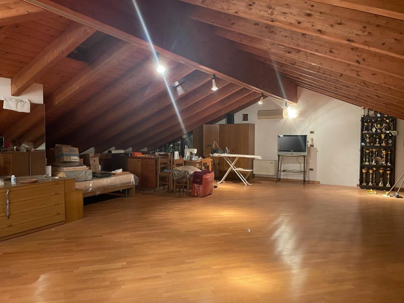 Riferimento Agenzia R541 - Situato nel cuore di Montegrotto Terme, precisamente in Corso delle Te...