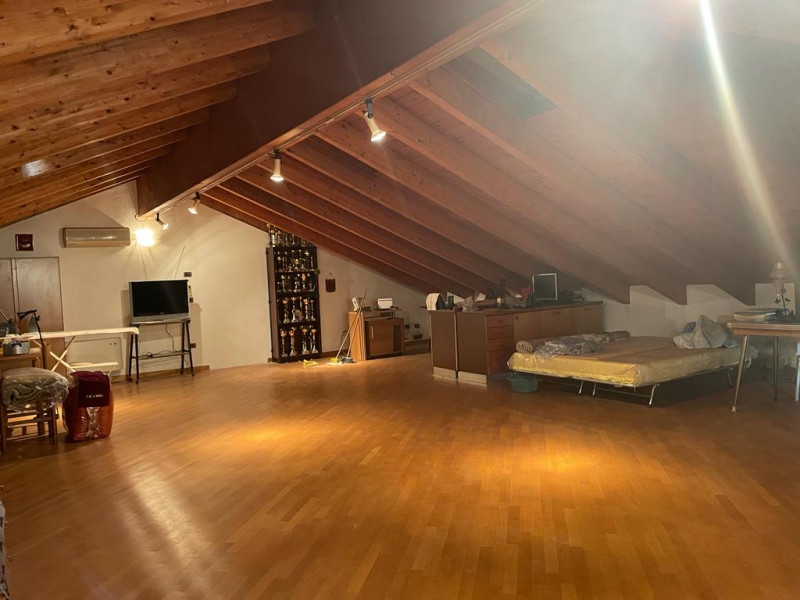 Riferimento Agenzia R541 - Situato nel cuore di Montegrotto Terme, precisamente in Corso delle Te...