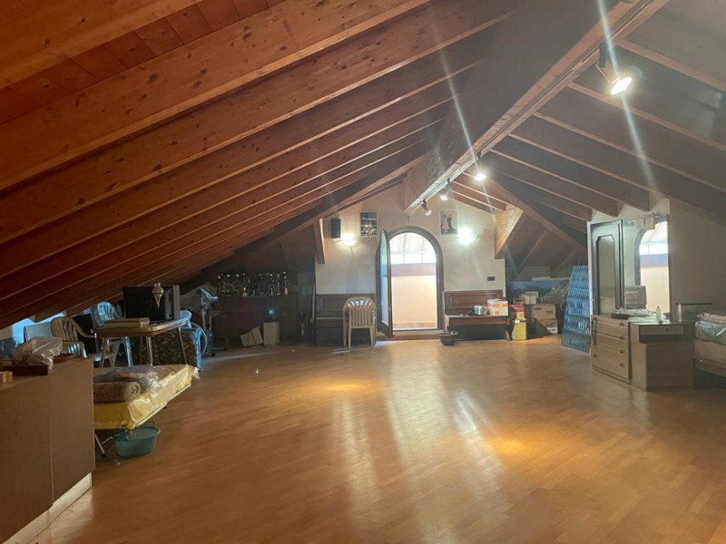 Riferimento Agenzia R541 - Situato nel cuore di Montegrotto Terme, precisamente in Corso delle Te...