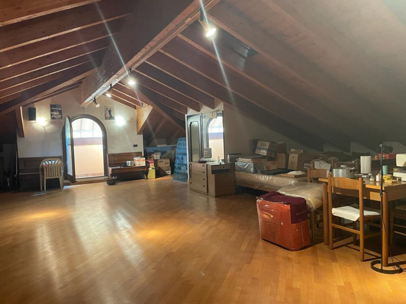 Riferimento Agenzia R541 - Situato nel cuore di Montegrotto Terme, precisamente in Corso delle Te...