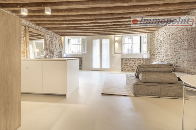 Bassano del Grappa - centro storico - a due passi dalle piazze, spazioso appartamento al piano te...