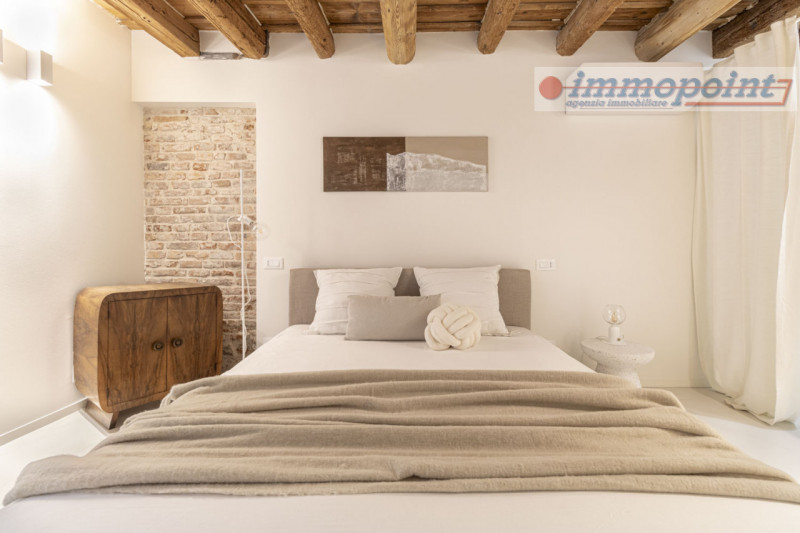 Bassano del Grappa - centro storico - a due passi dalle piazze, spazioso appartamento al piano te...