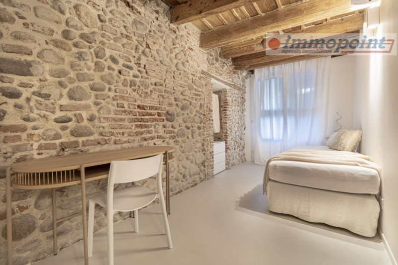 Bassano del Grappa - centro storico - a due passi dalle piazze, spazioso appartamento al piano te...