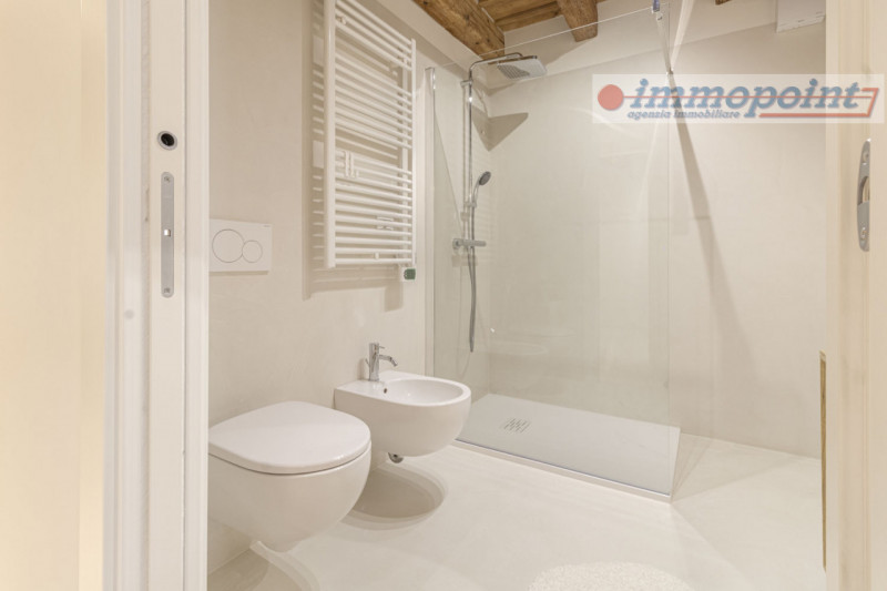 Bassano del Grappa - centro storico - a due passi dalle piazze, spazioso appartamento al piano te...