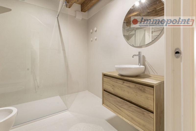 Bassano del Grappa - centro storico - a due passi dalle piazze, spazioso appartamento al piano te...