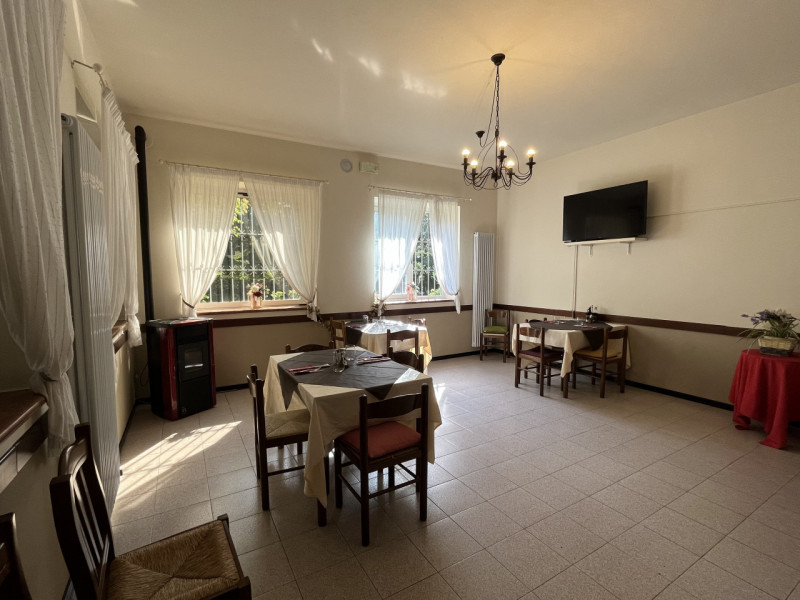 POJANA MAGGIORE: Cedesi avviata attività di ristorazione e bar con possibilità di esercizio in ot...