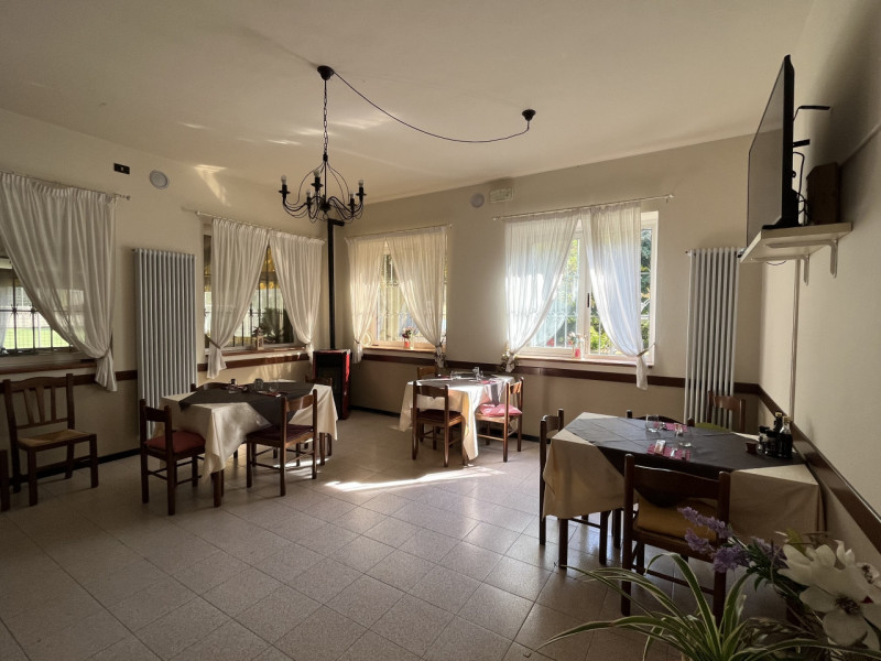 POJANA MAGGIORE: Cedesi avviata attività di ristorazione e bar con possibilità di esercizio in ot...