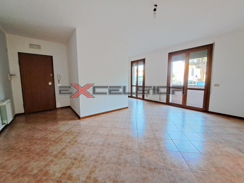 Cona Affitto Appartamento trilocale