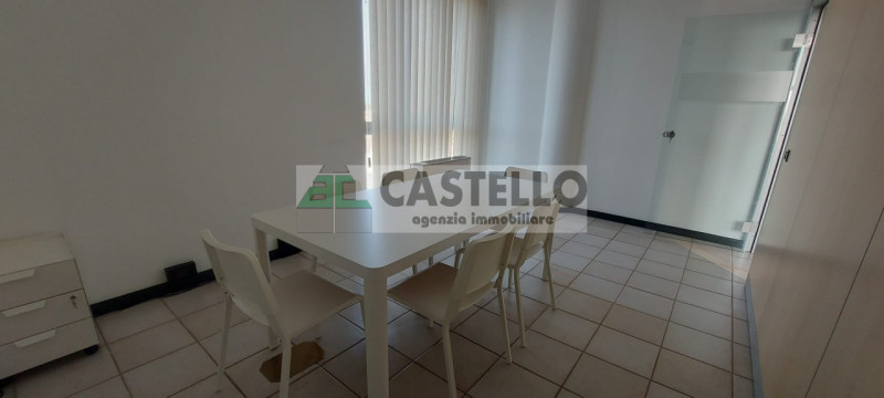 Cadoneghe Castagnara PER INVESTIMENTO proponiamo su prestigioso fabbricato direzionale/commercial...