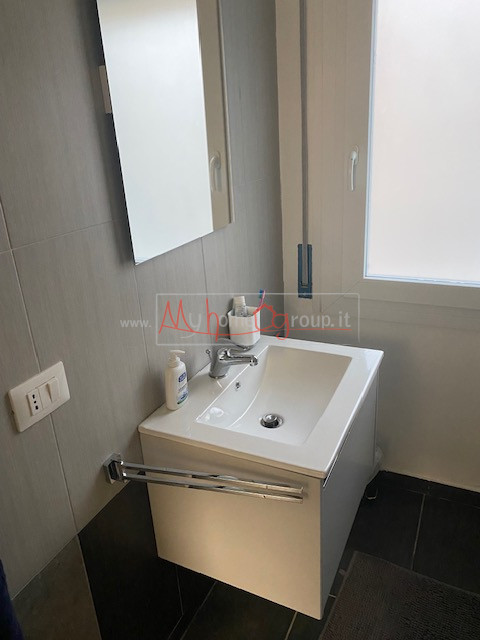 CHIESANUOVA: Stanza doppia ad uso singolo, per studenti universitari in appartamento condiviso. L...