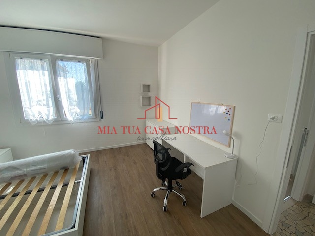 CHIESANUOVA: Stanza doppia ad uso singolo, per studenti universitari in appartamento condiviso. L...