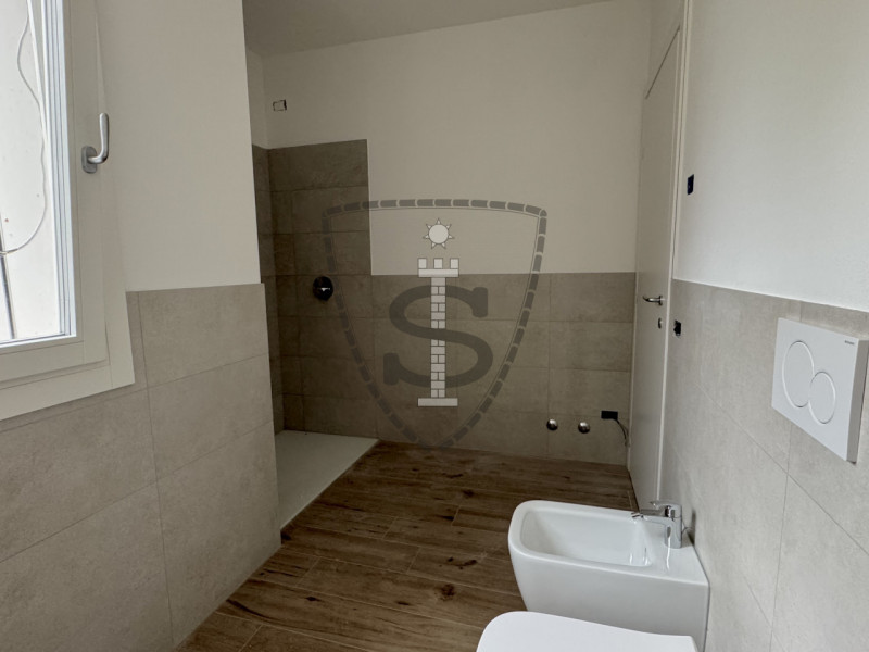 Proponiamo a Granella, nel comune di Tezze sul Brenta, un moderno appartamento di 100 mq di nuova...