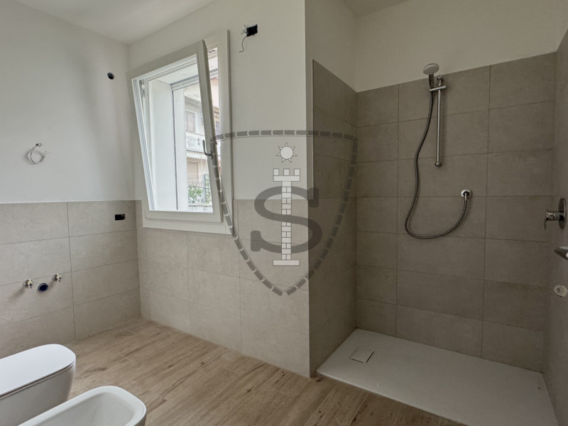 Proponiamo a Granella, nel comune di Tezze sul Brenta, un moderno appartamento di 100 mq di nuova...