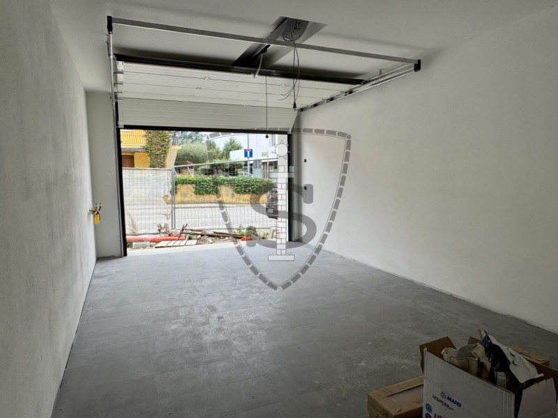 Proponiamo a Granella, nel comune di Tezze sul Brenta, un moderno appartamento di 100 mq di nuova...