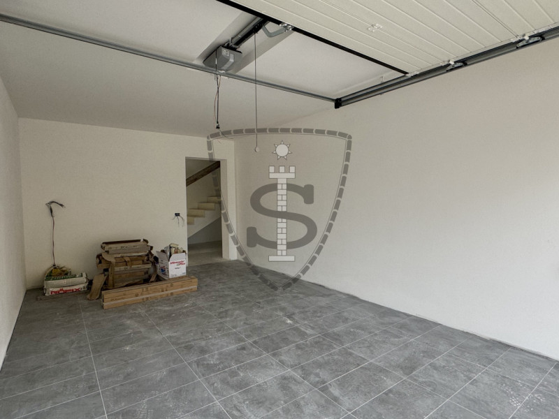 Proponiamo a Granella, nel comune di Tezze sul Brenta, un moderno appartamento di 100 mq di nuova...