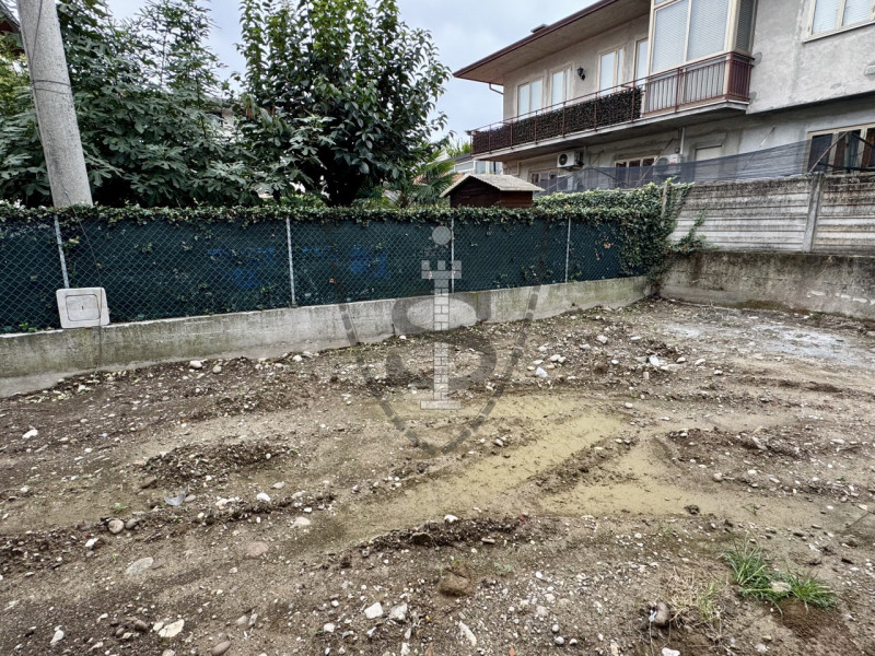 Proponiamo a Granella, nel comune di Tezze sul Brenta, un moderno appartamento di 100 mq di nuova...