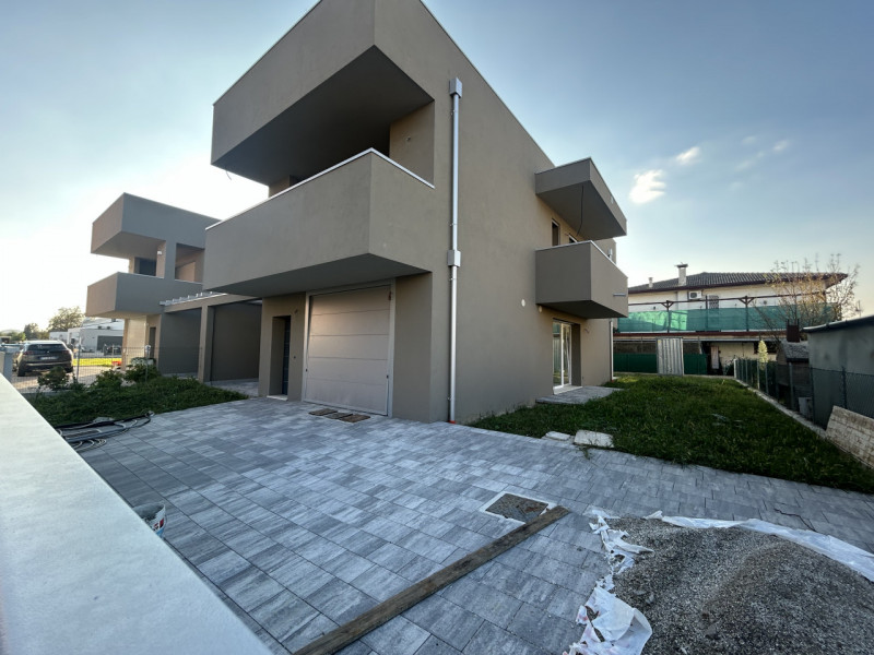 Saccolongo, proponiamo in vendita una porzione di BIFAMILIARE a poche centinaia di metri dal cent...