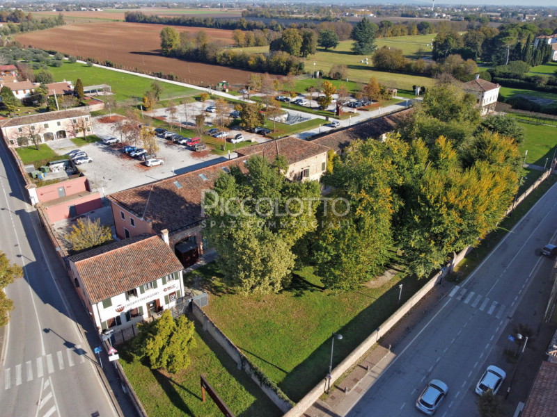 Rif. V5297 - Il compendio immobiliare denominato "Fattoria di Villa Emo", a pochi minuti da Caste...