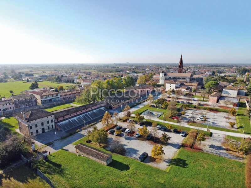 Rif. V5297 - Il compendio immobiliare denominato "Fattoria di Villa Emo", a pochi minuti da Caste...