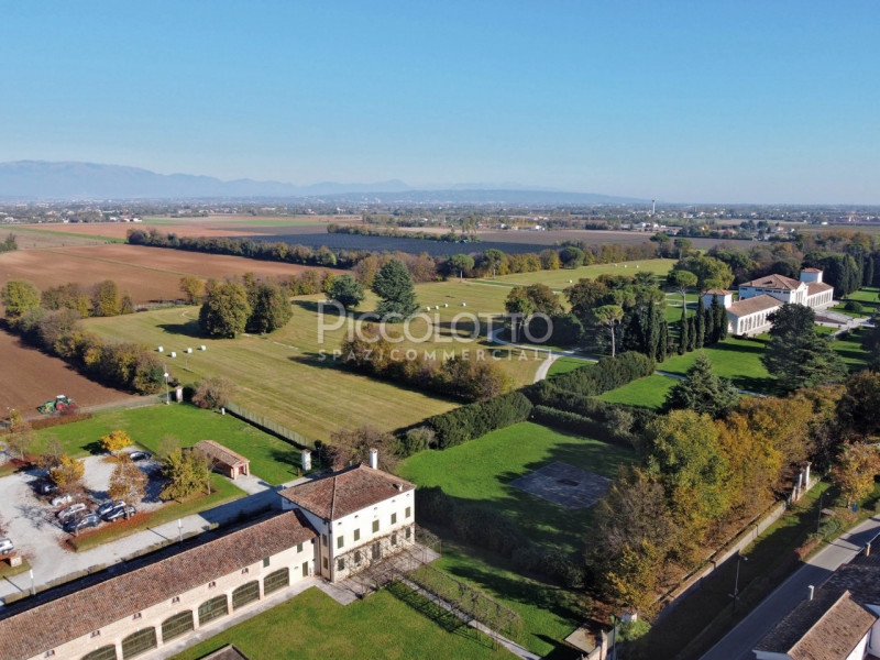 Rif. V5297 - Il compendio immobiliare denominato "Fattoria di Villa Emo", a pochi minuti da Caste...
