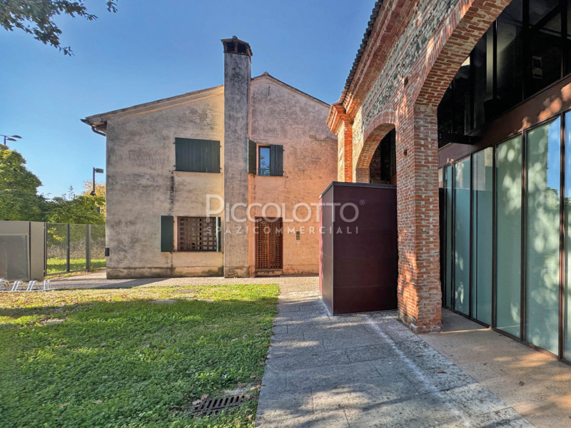 Rif. V5297 - Il compendio immobiliare denominato "Fattoria di Villa Emo", a pochi minuti da Caste...