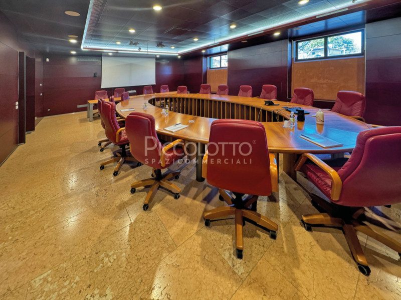 Rif. V5297 - Il compendio immobiliare denominato "Fattoria di Villa Emo", a pochi minuti da Caste...