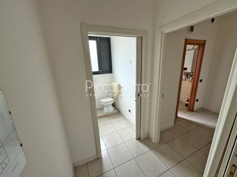 Rif. A4977 - Moderno ufficio disponibile in affitto a Casella d'Asolo, situato in posizione centr...