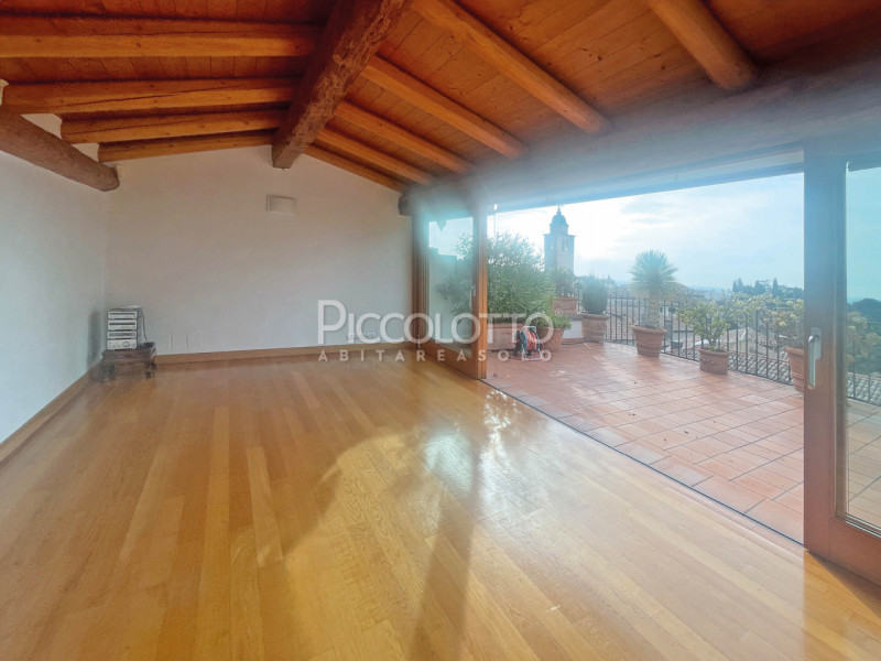 Rif. A4979 - Nel cuore del centro storico di Asolo, disponibile in affitto suggestivo appartament...