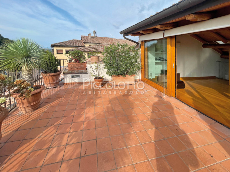 Rif. A4979 - Nel cuore del centro storico di Asolo, disponibile in affitto suggestivo appartament...