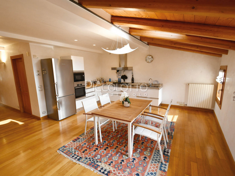 Rif. A4979 - Nel cuore del centro storico di Asolo, disponibile in affitto suggestivo appartament...