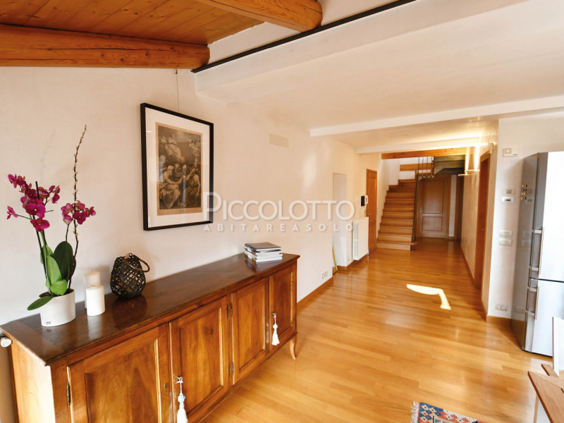 Rif. A4979 - Nel cuore del centro storico di Asolo, disponibile in affitto suggestivo appartament...