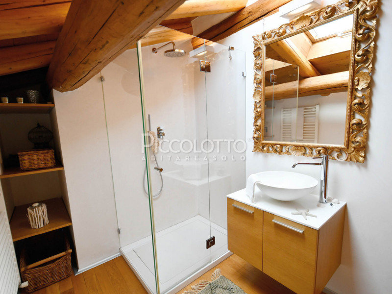 Rif. A4979 - Nel cuore del centro storico di Asolo, disponibile in affitto suggestivo appartament...