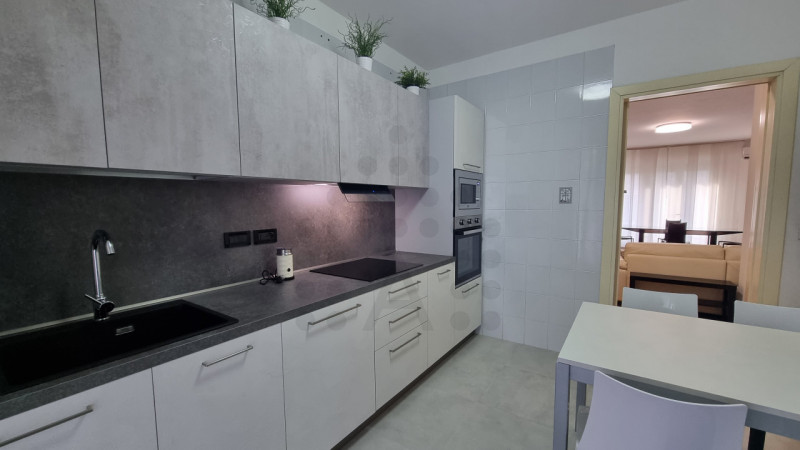 In zona Colombo ad Abano, nelle strette vicinanze del Policlinico, proponiamo la locazione parzia...