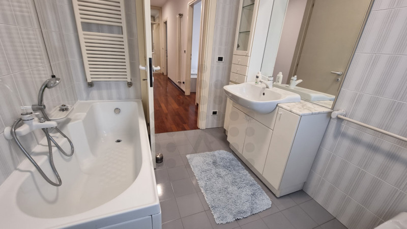 In zona Colombo ad Abano, nelle strette vicinanze del Policlinico, proponiamo la locazione parzia...