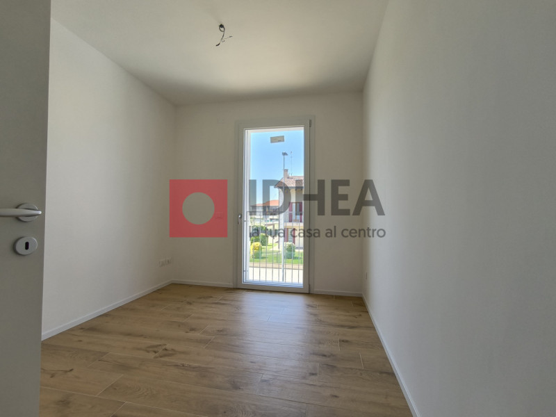 RIFERIMENTO "UM2"

MONASTIER DI TREVISO - CENTRO 

Su bel contesto residenziale in prossimità del...