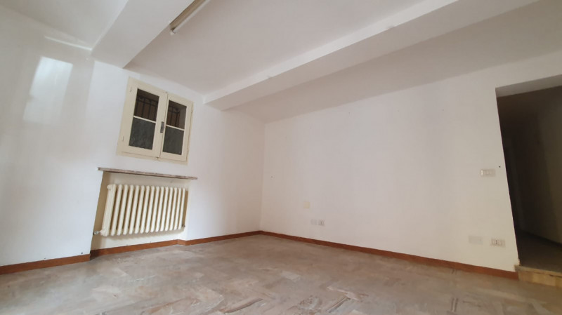 Negozi in Affitto a Correggio