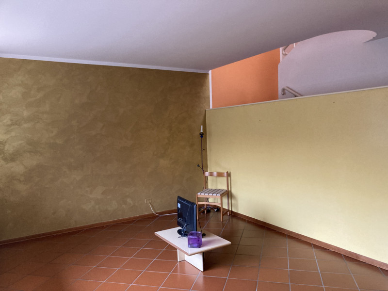 Vicino al centro civico di Arzignano, proponiamo in vendita una splendida casa a schiera su tre l...