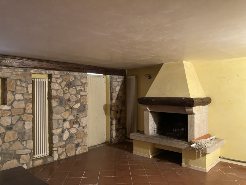 Vicino al centro civico di Arzignano, proponiamo in vendita una splendida casa a schiera su tre l...