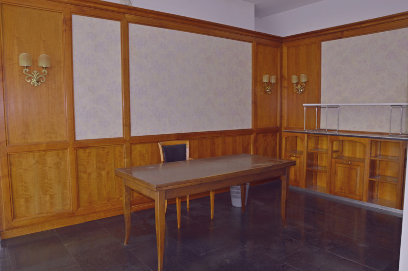 Proponiamo in locazione immobile produttivo con ampia palazzina uffici di rappresentanza che gara...