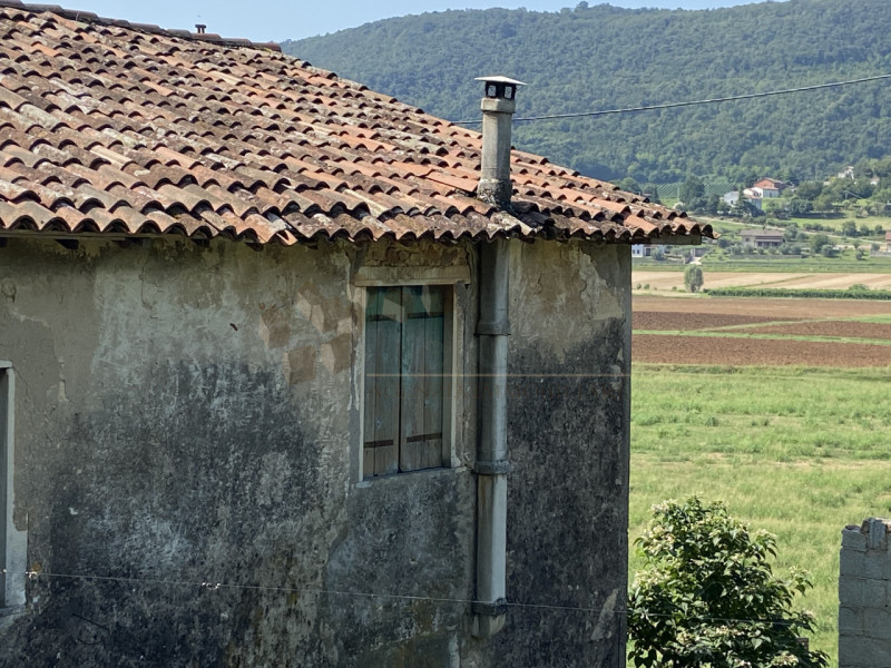 In vendita a Val Liona proponiamo un grazioso rustico indipendente attualmente fruibile come seco...