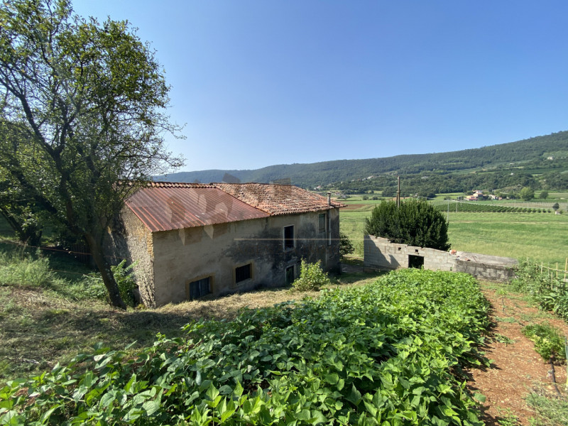 In vendita a Val Liona proponiamo un grazioso rustico indipendente attualmente fruibile come seco...