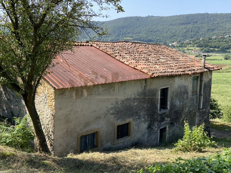 In vendita a Val Liona proponiamo un grazioso rustico indipendente attualmente fruibile come seco...