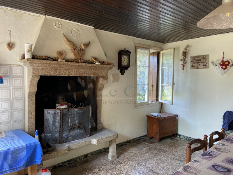 In vendita a Val Liona proponiamo un grazioso rustico indipendente attualmente fruibile come seco...