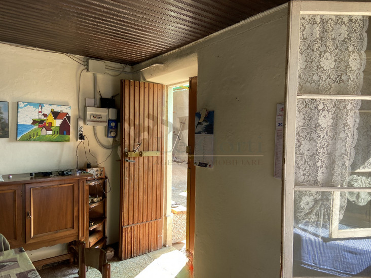 In vendita a Val Liona proponiamo un grazioso rustico indipendente attualmente fruibile come seco...