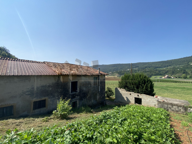 In vendita a Val Liona proponiamo un grazioso rustico indipendente attualmente fruibile come seco...