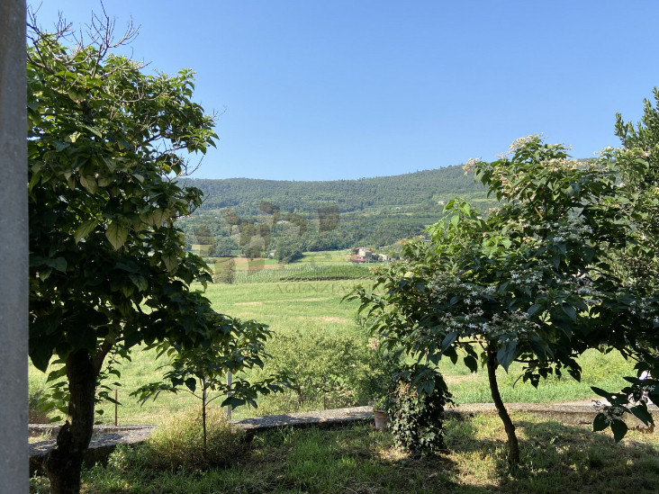 In vendita a Val Liona proponiamo un grazioso rustico indipendente attualmente fruibile come seco...