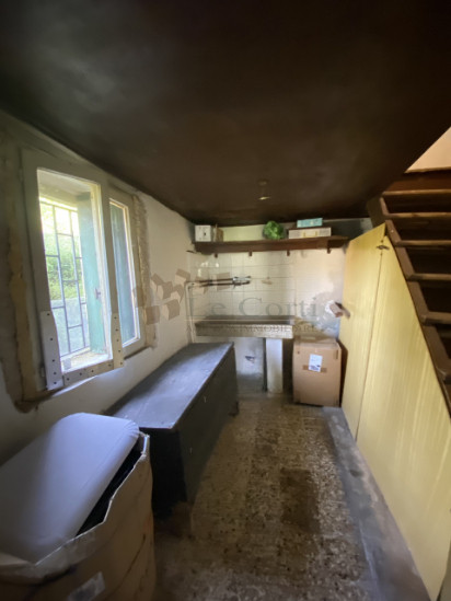 In vendita a Val Liona proponiamo un grazioso rustico indipendente attualmente fruibile come seco...